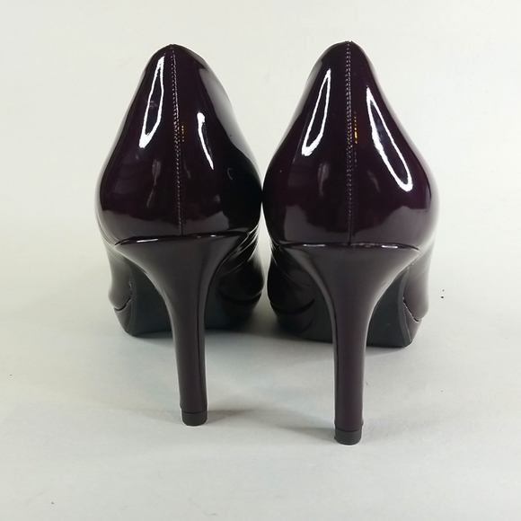 Bandolino B-Flexable Leather Peeptoe Highheeled shoes - Picture 10 of 13